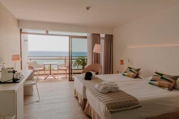 HabitaciÃ³n con vistas al mar del Hotel Don Gregory en las Playa de Las Burras
