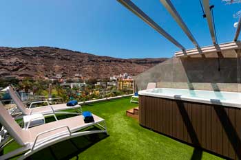 Hotel con jacuzzi privado en la habitaciÃ³n en el sur de Gran Canaria, Cordial MogÃ¡n Solaz